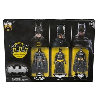 Abbildung von Ultimate Batman Set mit 3 Figuren (10cm) aus den Filmen Returns, The Dark Knight und v. Superman. Ab Jahren