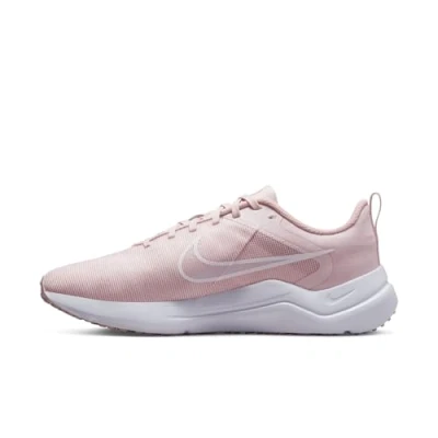 Abbildung von Nike Performance Downshifter 12 Laufschuh Neutral, Damen, Größe: 40, Barely rose/white/pink oxford Schuhe
