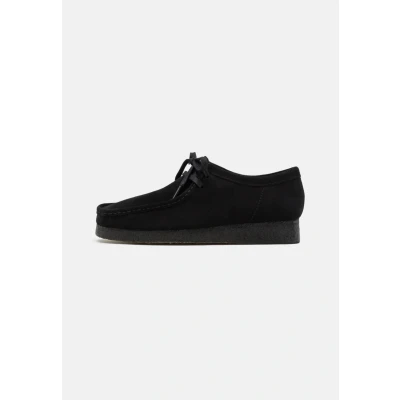 Abbildung von Clarks Wallabee Herrenschuhe (Schwarz)
