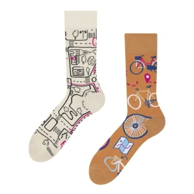 Abbildung von Dedoles Socken Unisex Damen Herren &amp; Kinder Baumwolle viele lustige Designs 1 Paar Geschenk links rechts verschieden, Farbe Beige, Motiv Stadtfahrrad, Gr. 43 46