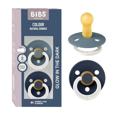 Abbildung von BIBS Colour Glow Schnuller 2er Pack. BPA frei. Leuchtet im Dunkeln. Kirschform Nippel. Naturkautschuk/Latex. Hergestellt in Dänemark. Größe 2 (6 18 Monate). Petrol Glow/Deep Space