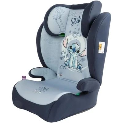 Abbildung von Disney Kinderautositz Stitch für die Sicherheit von Kindern 100 bis 150 cm mit Grafik auf hellblauem Grund