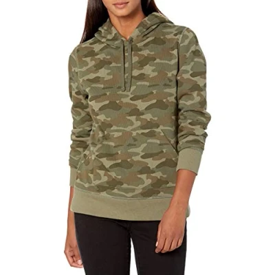 Abbildung von Amazon Essentials Damen Fleece Kapuzenpullover (in Übergröße erhältlich), Grün Tarnmuster, XXL