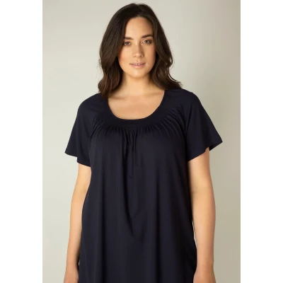 Abbildung von Base Level Curvy T Shirt &quot;Yokia&quot;, In formstabiler Baumwoll Mischqualität