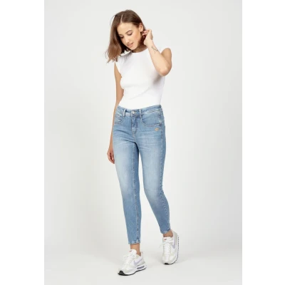 Abbildung von GANG Relax fit Jeans 94AMELIE CROPPED in 5 Pocket Style