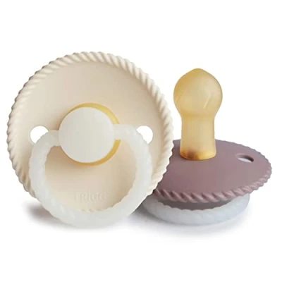 Abbildung von FRIGG Rope Latex Nacht Leucht Schnuller 2 Packung Symmetrischer Sauger in Kirschform BPA frei Hergestellt Dänemark (Cream Night/Twilight Mauve Night, Größe 1 (0 6 Monate))