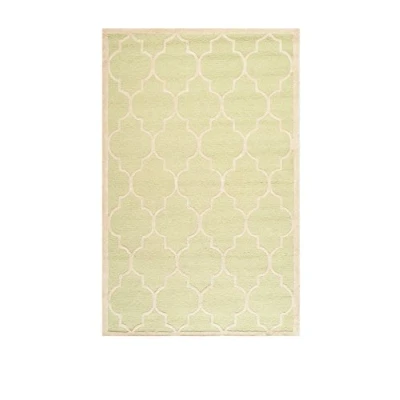 Abbildung von SAFAVIEH Geometrisch Teppich für Wohnzimmer, Esszimmer, Schlafzimmer Cambridge Collection, Kurzer Flor, Hellgrün und Elfenbein, 122 X 183 cm