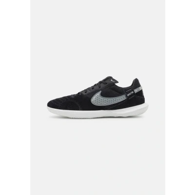 Abbildung von Nike Performance Streetgato Fußballschuh Halle, Herren, Größe: 40, Black/summit white/off noir Schuhe