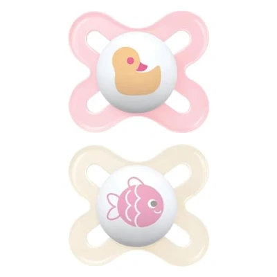 Abbildung von MAM Original Start Schnuller für Neugeborene im 2er Set Größe 0 2 Monate, Sauger aus SkinSoft Silikon, bio rund, mit Schnullertasche, Lila