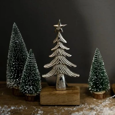 Abbildung von Holz und Metall Figur Weihnachtsbaum Silber 8 x 17cm Dekofigur Wald Deko Weihnachts Tisch Dekoration Weihnachten