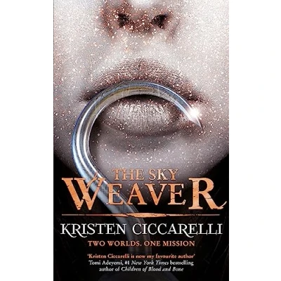 Abbildung von The Sky Weaver: A standalone enemies to lovers romantasy set in world of Last Namsara from author TikTok favourite Crimson Moth (Iskari)
