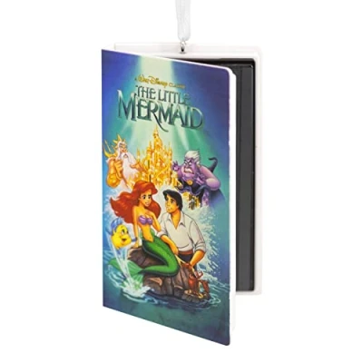 Abbildung von Hallmark Disney Die kleine Meerjungfrau Retro Videokassette Weihnachtsdekoration
