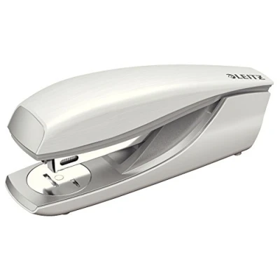 Abbildung von Leitz Büroheftgerät aus Metall, Für 30 Blatt, Inkl. Heftklammern, Ergonomisches Design, Arktik Weiß, Style Serie, 55626004