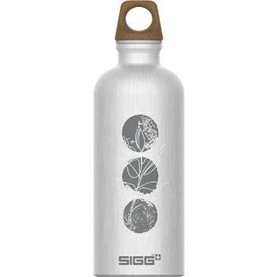 Abbildung von SIGG Traveller MyPlanet™ Path Trinkflasche (0.6 L), klimaneutrale und auslaufsichere Trinkflasche, federleichte aus Aluminium, Made in Switzerland