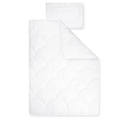 Abbildung von Ganzjahresbettdecke + Kopfkissen, Babytraum, 2 tlg, Hergestellt in Deutschland, Julius Zöllner, Füllung: Lite Loft Faser von Thinsulate™ 3M, Bezug: 65% Polyester, 35% Baumwolle, Decke mit Kissen, 100x135cm, Kissen 40x60cm