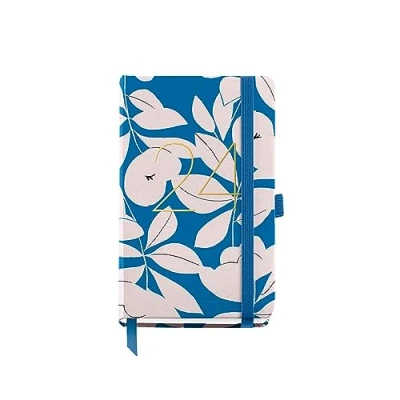 Abbildung von Miquelrius Jahreskalender 2024, Tagesansicht, Passport Größe 90 x 140 mm, fester Einband, genähter Gummiverschluss, Spanisch, Englisch und Portugiesisch, blaue Blüte mit Goldstempel