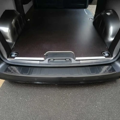 Abbildung von OMAC Ladekantenschutz Stoßstange kompatibel mit Citroen Jumpy 2016 2024 L3 Radstand Chrom Dunkel