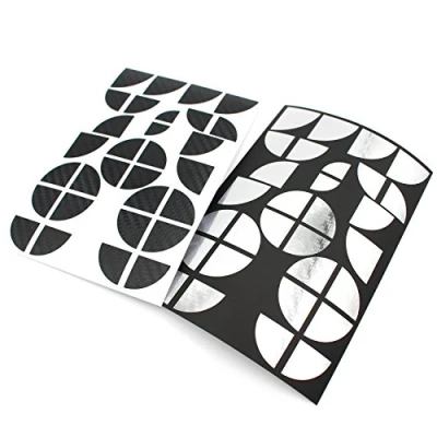 Abbildung von Finest Folia 4D Carbonfolie Emblem Ecken Aufkleber (K004 Schwarz Chrom)
