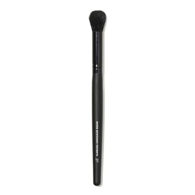 Abbildung von e.l.f. Flawless Concealer Brush, Veganes Makeup Tool, Großartig Für Flüssigkeit Oder Puder, Konturieren &amp; Modellieren, Vegan Tierversuchsfrei