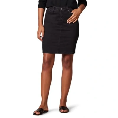 Abbildung von Amazon Essentials Damen Klassischer 5 Pocket Jeansrock (erhältlich in Übergröße), Schwarze Waschung, 46