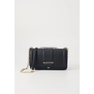 Abbildung von VALENTINO Brass Flap Bag Nero