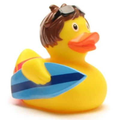 Abbildung von Duckshop Quietscheente Surfer Boy I Badeente L: 8 cm inkl. Badeenten Schlüsselanhänger im Set