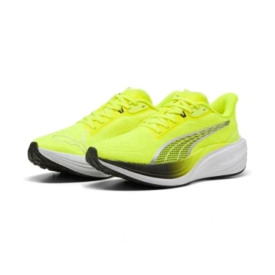Abbildung von Puma Darter PRO Laufschuh Straße, Herren, Größe: 40, Yellow alert black Schuhe