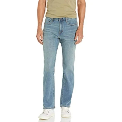 Abbildung von Amazon Essentials Herren Bootcut Jeans mit gerader Passform, Hellblau Vintage, 38W / 32L
