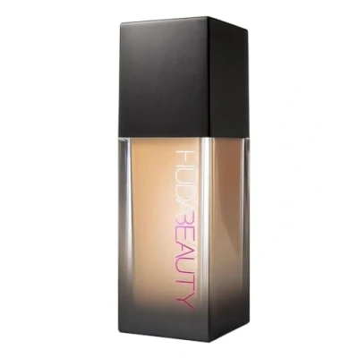 Abbildung von Huda Beauty #FauxFilter Foundation Tres Leches Nr 320G
