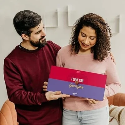 Abbildung von Milka Schokolade Personalisiert Herzförmige Pralinen, Schokoladengeschenke mit Haselnuss Nougat Cremefüllung (220 gramm, Milka)