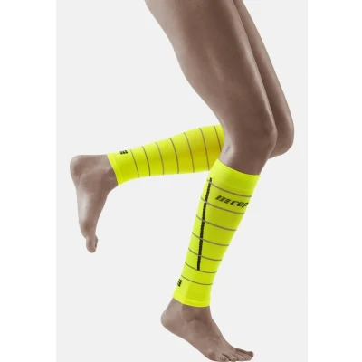 Abbildung von CEP THE RUN Compression Refelctive CALF Sleeves MADE IN Germany Beinwärmer, Größe: Small, Neon yellow