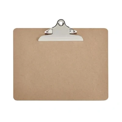 Abbildung von MAUL Klemmbrett A4 MAULclassic Holz im DIN Querformat Stabiles zum Aufhängen Clipboard mit Vintage Klemmer Klemmbretter für Büro, Küche und Werkstatt