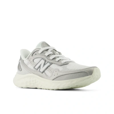 Abbildung von New Balance Fresh FOAM Arishi Laufschuh Straße, Damen, Größe: 35, Silver metallic Schuhe