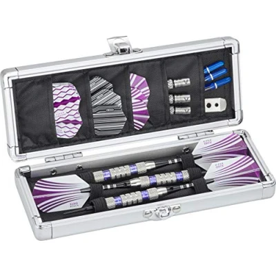 Abbildung von Casemaster Accolade Aluminium Dartkoffer für 3 Stahlspitzen und weiche Dartpfeile. Schlankes Profil passt in Ihre Tasche hält Darts makellos