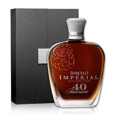 Abbildung von Ron Barceló Premium Blend 40 Aniversario Rum (1 x 0,7 l) 43% vol. In edler Geschenkbox Milder brauner Rum, blended aus exzellenten Rumsorten, behutsam und sorgfältig im Eichenfass gelagert