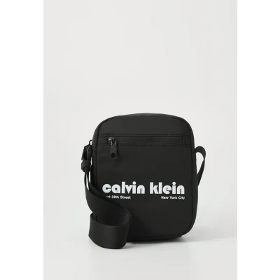 Abbildung von Calvin Klein Jeans Graphic Reporter Umhängetasche, Herren, Größe: One Size, Black