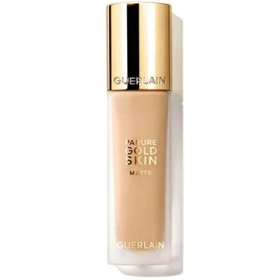 Abbildung von Guerlain Parure Gold Skin Matte Foundation 3W Warm/Doré 35 ml