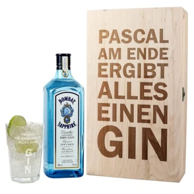 Abbildung von Herz &amp; Heim® Gin Geschenkset Am Ende ergibt alles einen mit 1 l Bombay Sapphire und graviertem Glas in Holzverpackung Wunschnamen