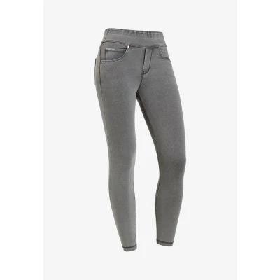 Abbildung von Freddy Shapingleggings NOW SKINNY YOGA mit Lifting &amp; Shaping Effekt und Umschlagbund