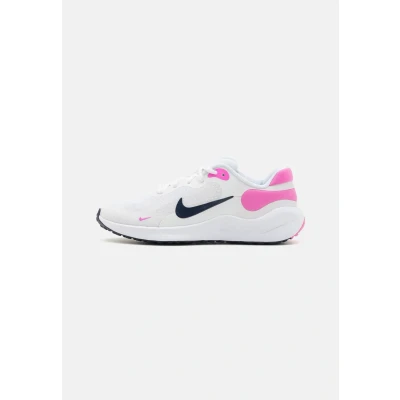 Abbildung von Nike Performance Revolution 7 Unisex Laufschuh Wettkampf für Kinder, Größe: 36, White/midnight navy/playful pink Schuhe