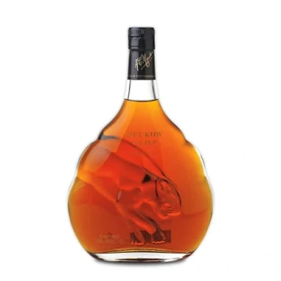 Abbildung von Meukow VSOP Cognac Noten von Walnüssen und getrockneter Trauben nach jahrhundertealter Tradition hergestellt 700ml 4 Jahre in Eichenfässern gereift 40% vol.