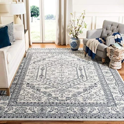 Abbildung von SAFAVIEH Traditionell Teppich für Wohnzimmer, Esszimmer, Schlafzimmer Adirondack Collection, Kurzer Flor, Elfenbein und Marineblau, 91 X 152 cm