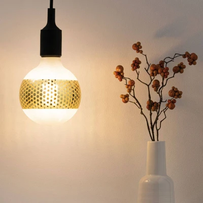 Abbildung von Paulmann 28770 LED Lampe G125 Globe 4,5W dimmbar Leuchtmittel Ringspiegel Gold effizientes Licht Glas Goldlicht 2600 K E27