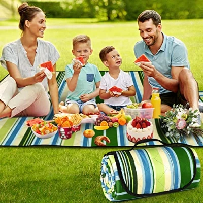 Abbildung von BSRANE Picknickdecke 200x200, wasserdichte Sanddichte Stranddecke, Extra Groß, 3 Lagige Faltbare Strandmatte XXL, Maschinenwaschbar,Tragbare Outdoor für Picknick Strand Reisen Innen