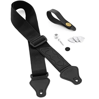 Abbildung von TIGER Ukulele Gurt PACK inkl. Gurt, Kopfplatte Krawatte, Gurtknopf/Endpin und 3 Filzplektren geeignet für Sopran, Konzert, Tenor Baritonukulele Schwarz UAC4 BK