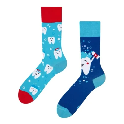 Abbildung von Dedoles Socken Unisex Damen Herren &amp; Kinder Baumwolle viele lustige Designs 1 Paar Geschenk links rechts verschieden, Farbe Blau, Motiv Reine Zähne, Gr. 39 42