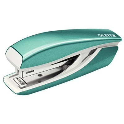 Abbildung von Leitz Mini Heftgerät, 10 Blatt Tacker mit 1000 Heftklammern, Hefter aus Metall Kunststoffelementen, WOW Serie, Eisblau, 55281051