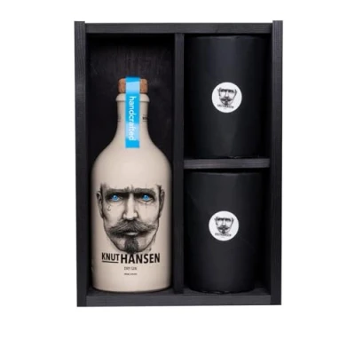 Abbildung von Knut Hansen Dry Gin 42% Volume 0,5l in Holzkiste mit Keramiktasse