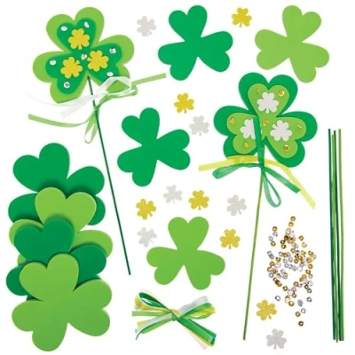 Abbildung von Baker Ross FX986 Shamrock Zauberstab Bastelsets Packung mit 6, St. Patrick&#039;s Day für Kinder