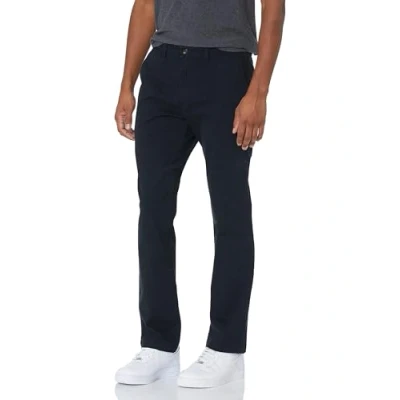 Abbildung von Amazon Essentials Herren Chinohose, Komfortabler, Gewaschener Stretch, Skinny Passform (Früher Goodthreads), Schwarz, 30W / 30L